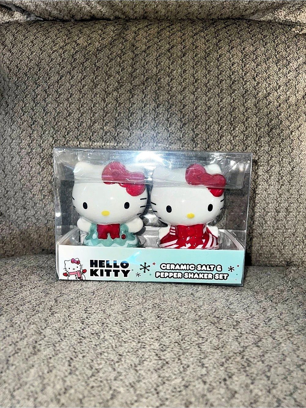 Hello Kitty Ceramic Salt & Pepper Shaker Set